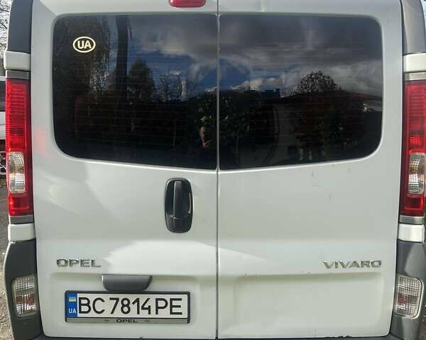 Белый Опель Виваро, объемом двигателя 2 л и пробегом 266 тыс. км за 9500 $, фото 2 на Automoto.ua