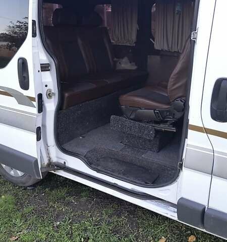 Белый Опель Виваро, объемом двигателя 2.02 л и пробегом 350 тыс. км за 7500 $, фото 10 на Automoto.ua