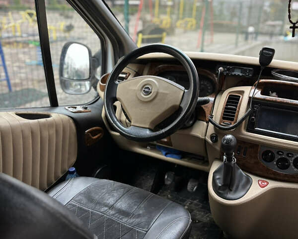 Белый Опель Виваро, объемом двигателя 2.46 л и пробегом 300 тыс. км за 10500 $, фото 5 на Automoto.ua