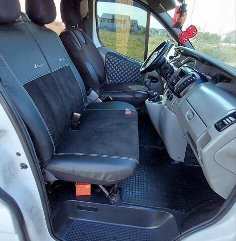 Білий Опель Віваро, об'ємом двигуна 2 л та пробігом 375 тис. км за 9500 $, фото 7 на Automoto.ua