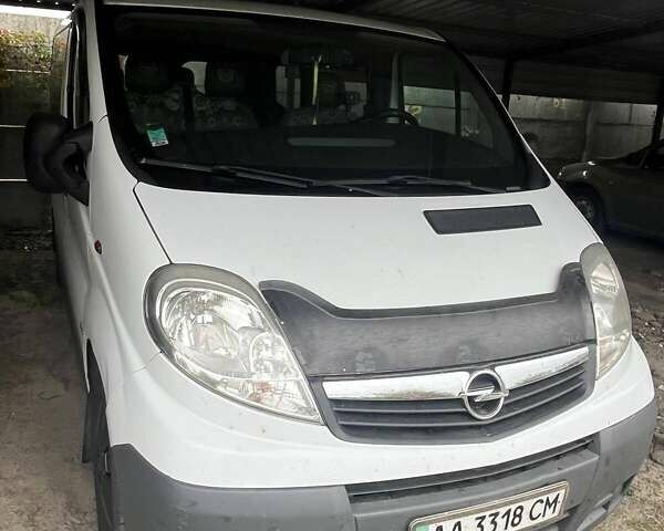Белый Опель Виваро, объемом двигателя 2 л и пробегом 345 тыс. км за 8500 $, фото 1 на Automoto.ua