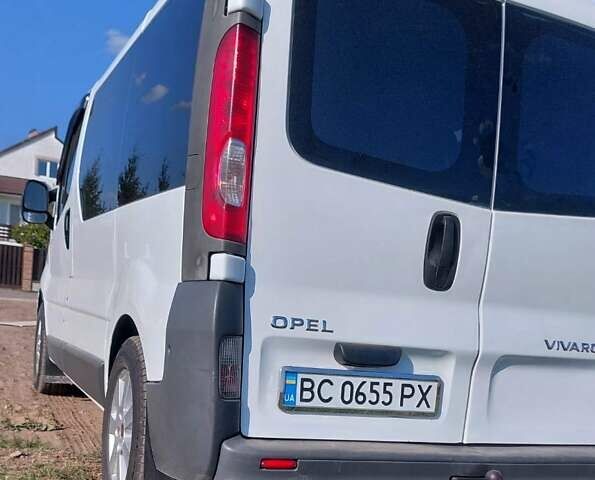 Білий Опель Віваро, об'ємом двигуна 2 л та пробігом 375 тис. км за 9500 $, фото 11 на Automoto.ua