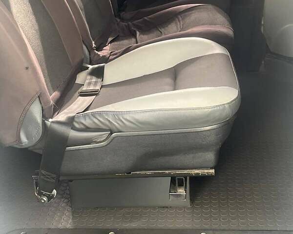 Белый Опель Виваро, объемом двигателя 2 л и пробегом 266 тыс. км за 9500 $, фото 10 на Automoto.ua