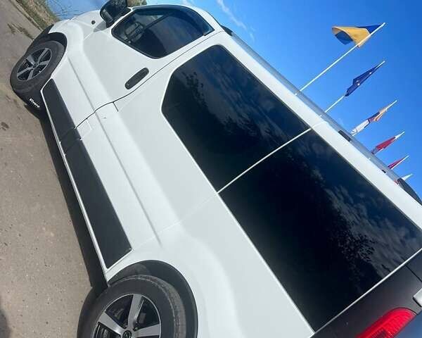 Белый Опель Виваро, объемом двигателя 2 л и пробегом 325 тыс. км за 10800 $, фото 2 на Automoto.ua