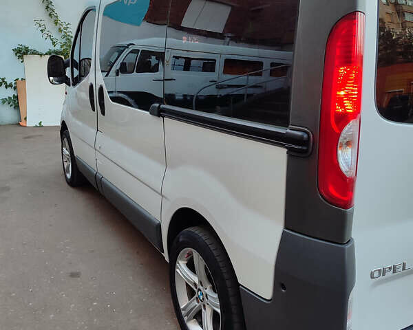 Білий Опель Віваро, об'ємом двигуна 2 л та пробігом 369 тис. км за 8999 $, фото 2 на Automoto.ua