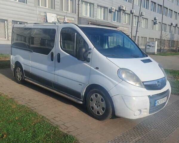 Белый Опель Виваро, объемом двигателя 2 л и пробегом 340 тыс. км за 9800 $, фото 1 на Automoto.ua