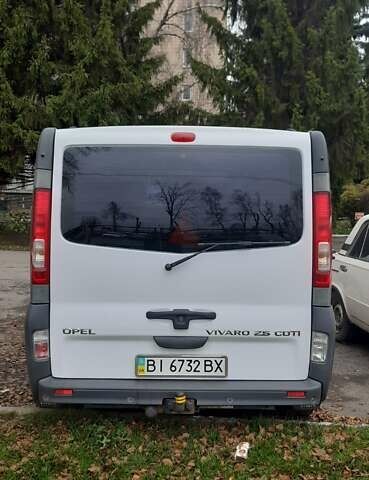 Белый Опель Виваро, объемом двигателя 2.46 л и пробегом 260 тыс. км за 10200 $, фото 2 на Automoto.ua