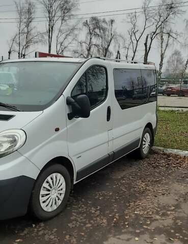 Белый Опель Виваро, объемом двигателя 2.46 л и пробегом 260 тыс. км за 10200 $, фото 1 на Automoto.ua