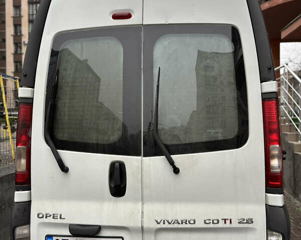 Белый Опель Виваро, объемом двигателя 2.46 л и пробегом 300 тыс. км за 10500 $, фото 3 на Automoto.ua