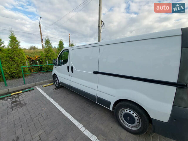 Белый Опель Виваро, объемом двигателя 2 л и пробегом 430 тыс. км за 7900 $, фото 6 на Automoto.ua