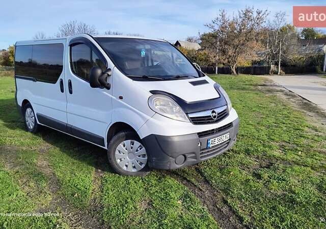 Белый Опель Виваро, объемом двигателя 2.02 л и пробегом 350 тыс. км за 7500 $, фото 2 на Automoto.ua