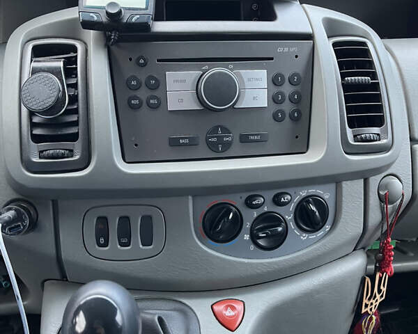 Белый Опель Виваро, объемом двигателя 2 л и пробегом 385 тыс. км за 11900 $, фото 24 на Automoto.ua