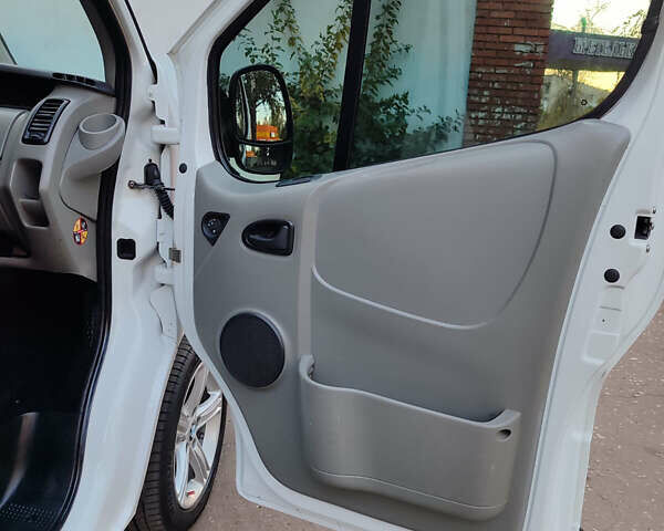 Білий Опель Віваро, об'ємом двигуна 2 л та пробігом 369 тис. км за 8999 $, фото 8 на Automoto.ua