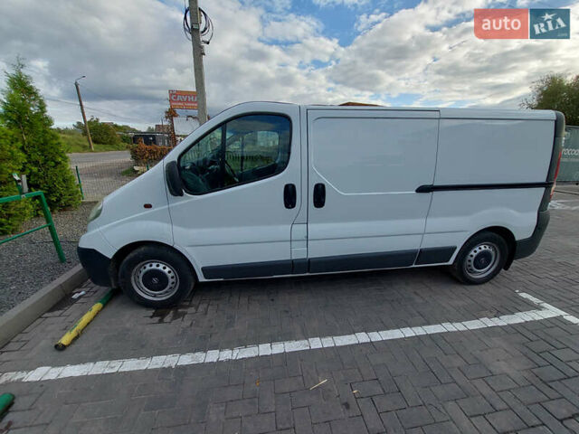 Белый Опель Виваро, объемом двигателя 2 л и пробегом 430 тыс. км за 7900 $, фото 7 на Automoto.ua