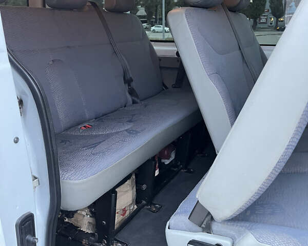 Белый Опель Виваро, объемом двигателя 2 л и пробегом 385 тыс. км за 11900 $, фото 12 на Automoto.ua