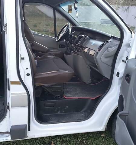 Белый Опель Виваро, объемом двигателя 2.02 л и пробегом 350 тыс. км за 7500 $, фото 7 на Automoto.ua