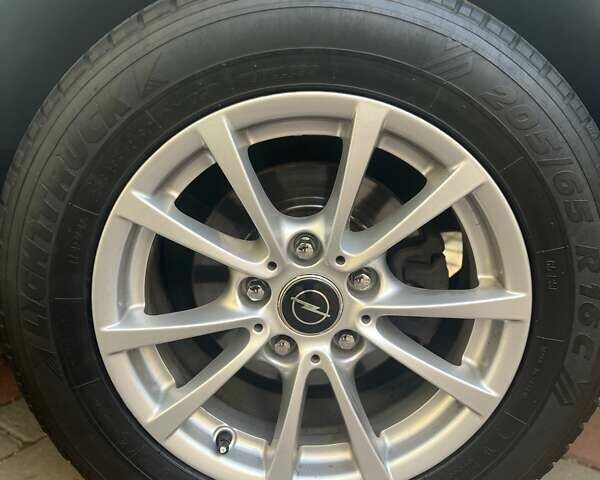 Белый Опель Виваро, объемом двигателя 2 л и пробегом 324 тыс. км за 10999 $, фото 9 на Automoto.ua