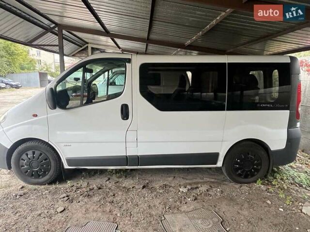 Белый Опель Виваро, объемом двигателя 2 л и пробегом 345 тыс. км за 8500 $, фото 4 на Automoto.ua