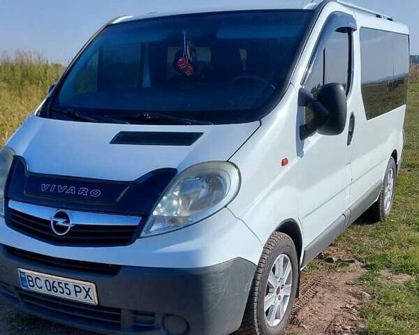 Белый Опель Виваро, объемом двигателя 2 л и пробегом 375 тыс. км за 9500 $, фото 1 на Automoto.ua