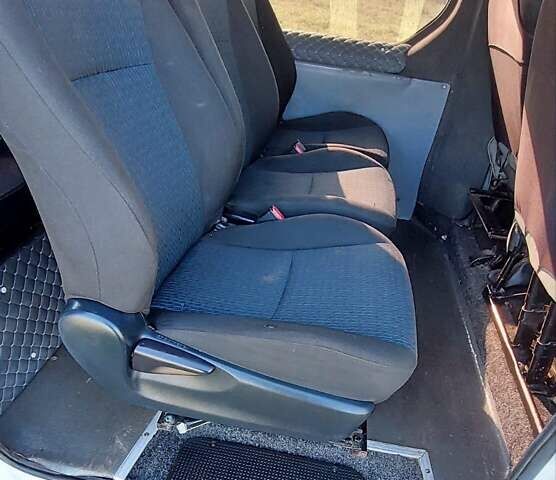 Білий Опель Віваро, об'ємом двигуна 2 л та пробігом 375 тис. км за 9500 $, фото 8 на Automoto.ua