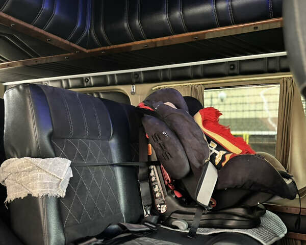 Белый Опель Виваро, объемом двигателя 2.46 л и пробегом 300 тыс. км за 10500 $, фото 9 на Automoto.ua