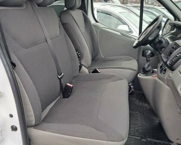 Белый Опель Виваро, объемом двигателя 2 л и пробегом 250 тыс. км за 9700 $, фото 5 на Automoto.ua