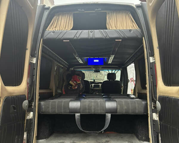 Белый Опель Виваро, объемом двигателя 2.46 л и пробегом 300 тыс. км за 10500 $, фото 10 на Automoto.ua