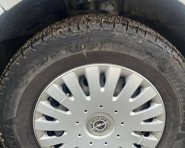 Белый Опель Виваро, объемом двигателя 2 л и пробегом 266 тыс. км за 9500 $, фото 6 на Automoto.ua