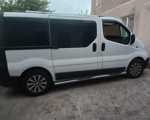Белый Опель Виваро, объемом двигателя 2 л и пробегом 306 тыс. км за 9000 $, фото 10 на Automoto.ua