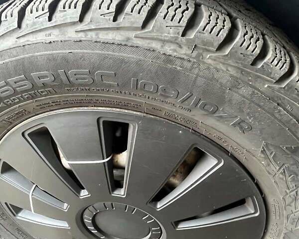 Белый Опель Виваро, объемом двигателя 2 л и пробегом 345 тыс. км за 8500 $, фото 2 на Automoto.ua