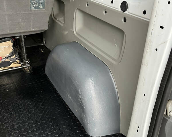 Белый Опель Виваро, объемом двигателя 2 л и пробегом 385 тыс. км за 11900 $, фото 21 на Automoto.ua