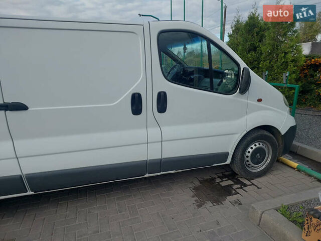Белый Опель Виваро, объемом двигателя 2 л и пробегом 430 тыс. км за 7900 $, фото 2 на Automoto.ua