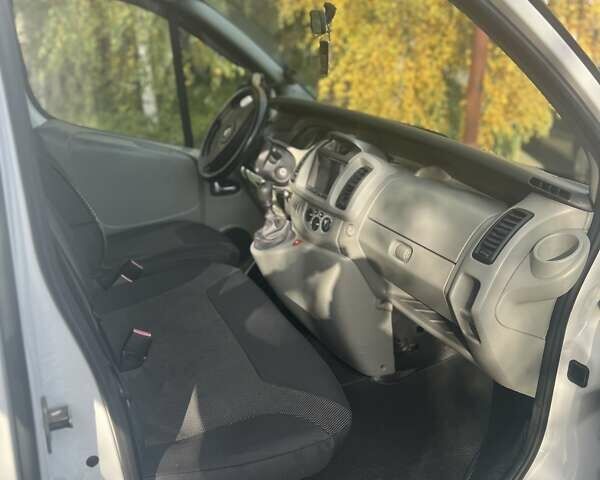 Белый Опель Виваро, объемом двигателя 2 л и пробегом 324 тыс. км за 10999 $, фото 16 на Automoto.ua