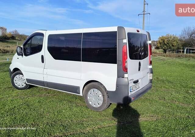 Белый Опель Виваро, объемом двигателя 2.02 л и пробегом 350 тыс. км за 7500 $, фото 1 на Automoto.ua