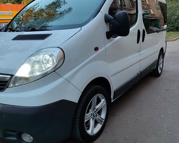Білий Опель Віваро, об'ємом двигуна 2 л та пробігом 369 тис. км за 8999 $, фото 5 на Automoto.ua