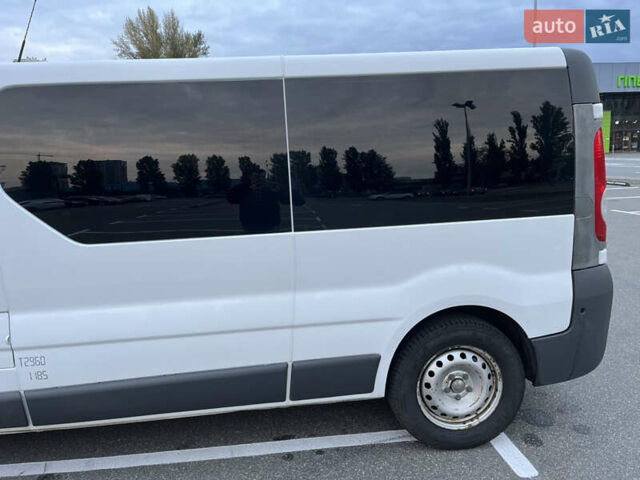 Белый Опель Виваро, объемом двигателя 2 л и пробегом 385 тыс. км за 11900 $, фото 4 на Automoto.ua