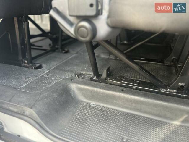 Белый Опель Виваро, объемом двигателя 2 л и пробегом 324 тыс. км за 10999 $, фото 13 на Automoto.ua