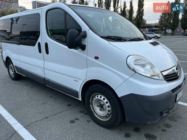 Белый Опель Виваро, объемом двигателя 2 л и пробегом 385 тыс. км за 11900 $, фото 7 на Automoto.ua