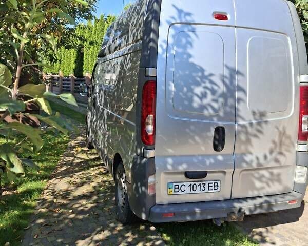 Білий Опель Віваро, об'ємом двигуна 2.46 л та пробігом 197 тис. км за 9500 $, фото 2 на Automoto.ua