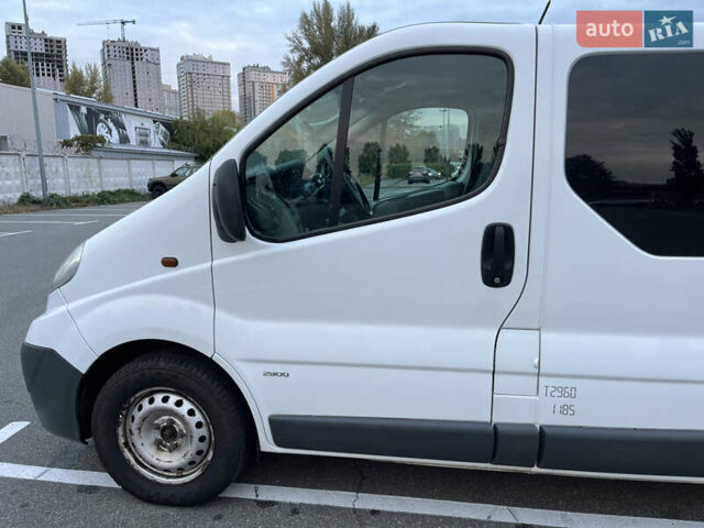 Белый Опель Виваро, объемом двигателя 2 л и пробегом 385 тыс. км за 11900 $, фото 5 на Automoto.ua