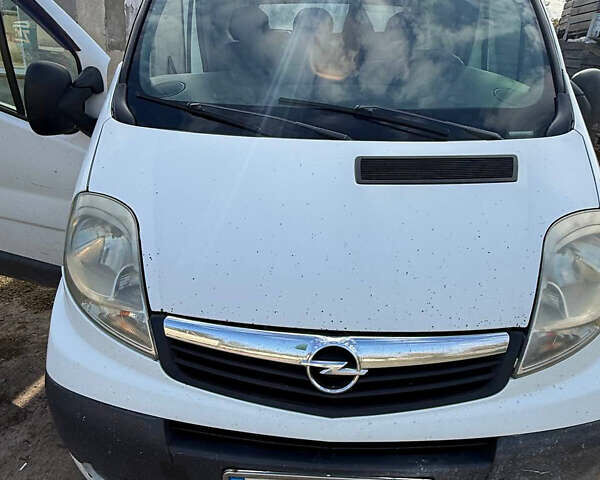Белый Опель Виваро, объемом двигателя 2 л и пробегом 500 тыс. км за 6500 $, фото 2 на Automoto.ua