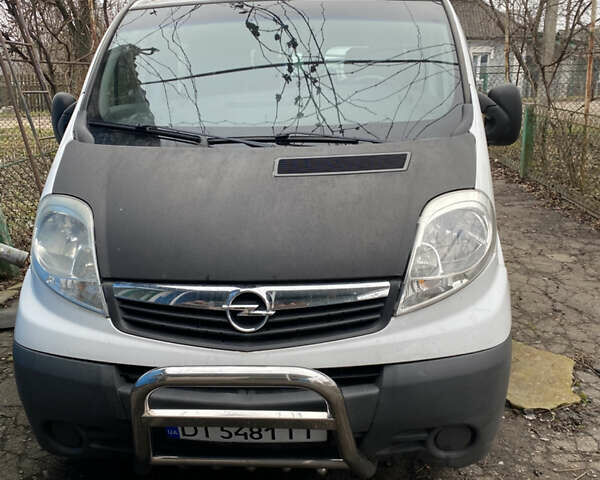 Белый Опель Виваро, объемом двигателя 2 л и пробегом 223 тыс. км за 8750 $, фото 1 на Automoto.ua