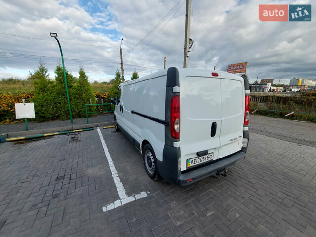 Белый Опель Виваро, объемом двигателя 2 л и пробегом 430 тыс. км за 7900 $, фото 3 на Automoto.ua