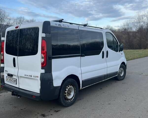 Белый Опель Виваро, объемом двигателя 2 л и пробегом 504 тыс. км за 7900 $, фото 2 на Automoto.ua