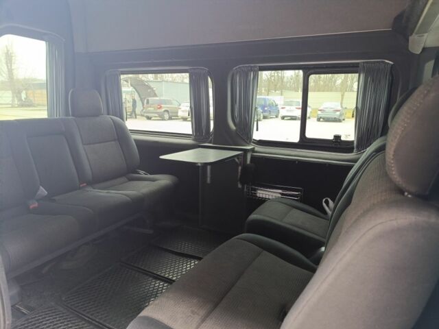 Белый Опель Виваро, объемом двигателя 2 л и пробегом 407 тыс. км за 8840 $, фото 4 на Automoto.ua