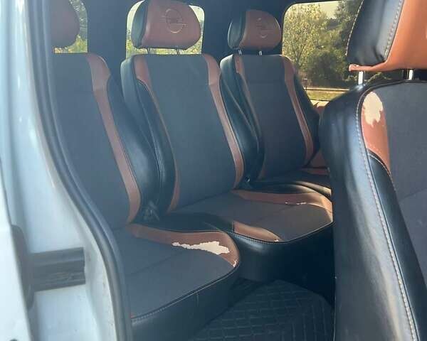 Белый Опель Виваро, объемом двигателя 2 л и пробегом 325 тыс. км за 10800 $, фото 1 на Automoto.ua