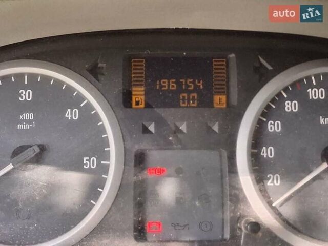 Білий Опель Віваро, об'ємом двигуна 2.46 л та пробігом 197 тис. км за 9500 $, фото 1 на Automoto.ua