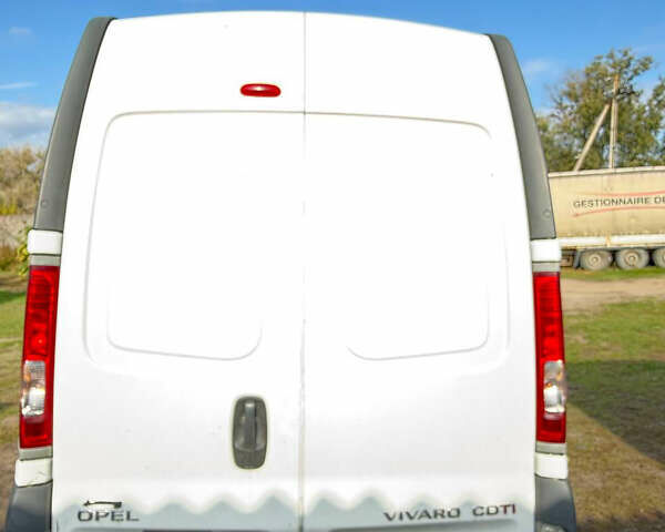 Белый Опель Виваро, объемом двигателя 2 л и пробегом 500 тыс. км за 6500 $, фото 5 на Automoto.ua