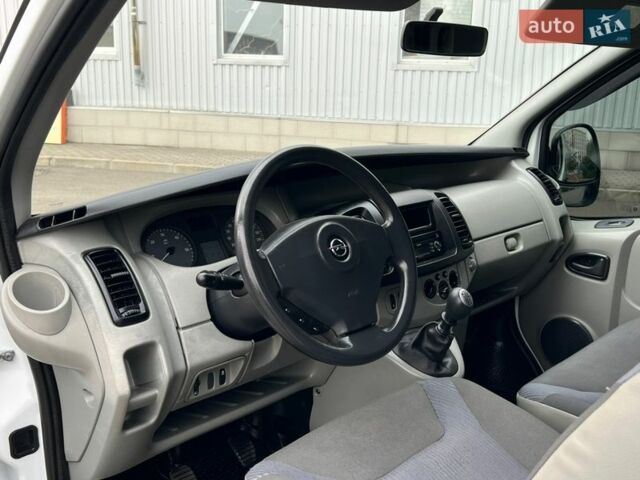 Белый Опель Виваро, объемом двигателя 2 л и пробегом 306 тыс. км за 10999 $, фото 54 на Automoto.ua