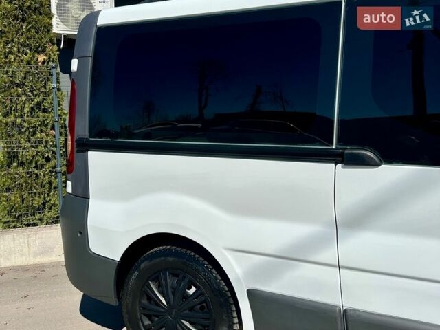 Белый Опель Виваро, объемом двигателя 2 л и пробегом 306 тыс. км за 11999 $, фото 12 на Automoto.ua